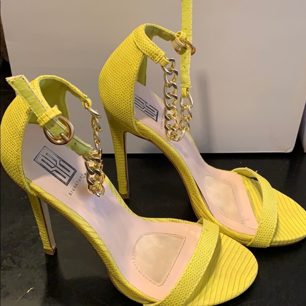 Signature Heels - Picture 3 of 3